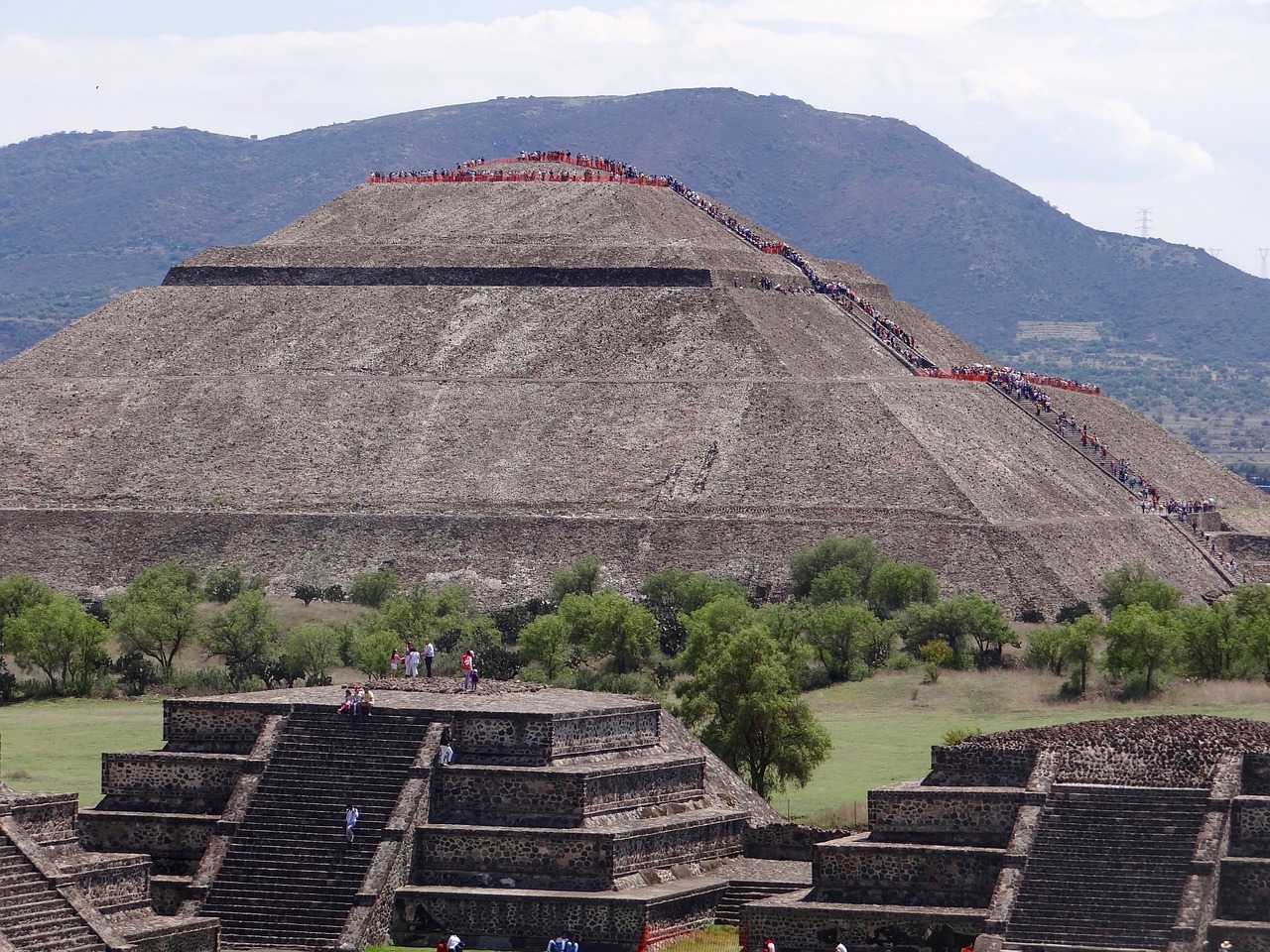 teotihuacan-1136223_1280.jpg