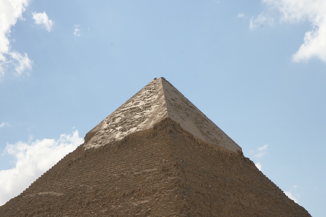 pyramid-371844_1280.jpg