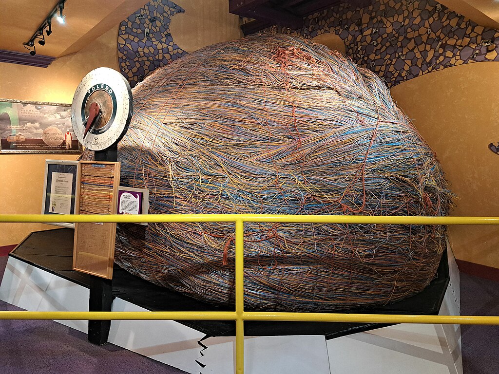 1024Px-Branson Missouri Twine Ball