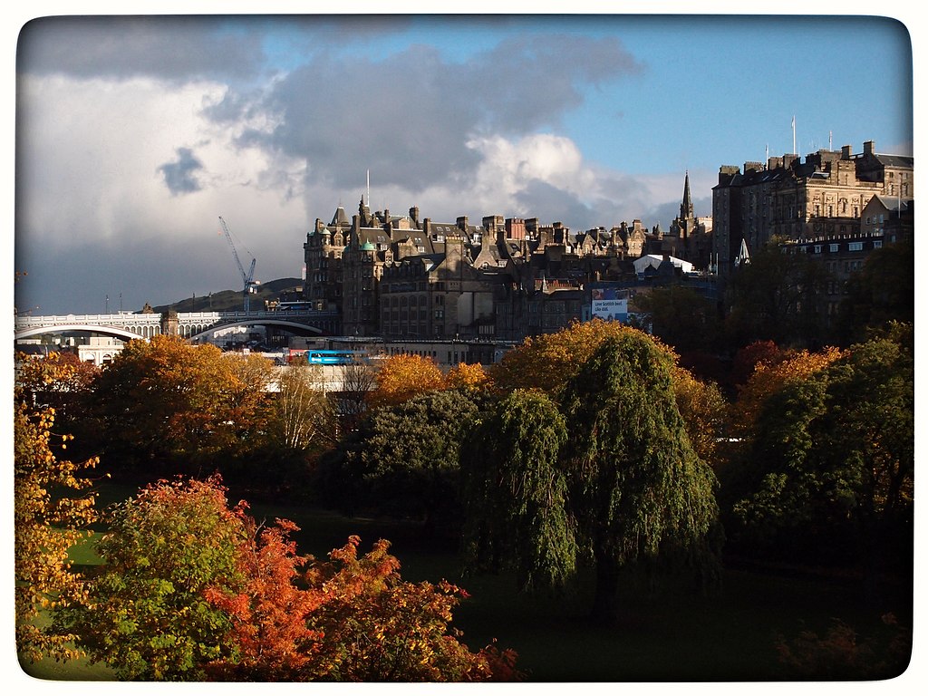 1024Px-Autumn Edinburgh (21814032504)