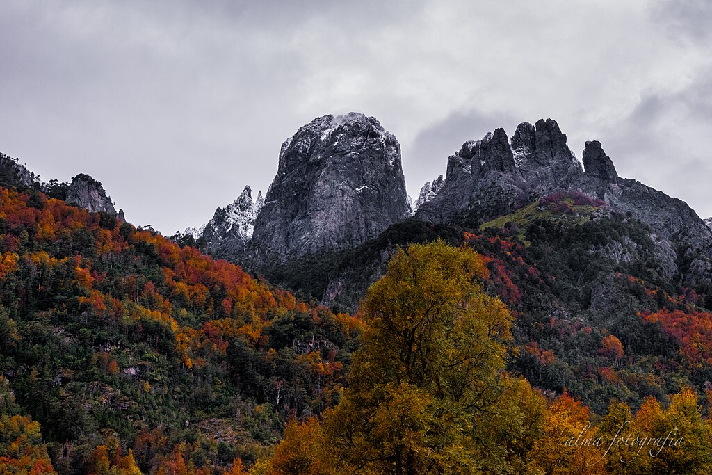 1024Px- Las Peinetas  Dressed In Autumn, View From The Road