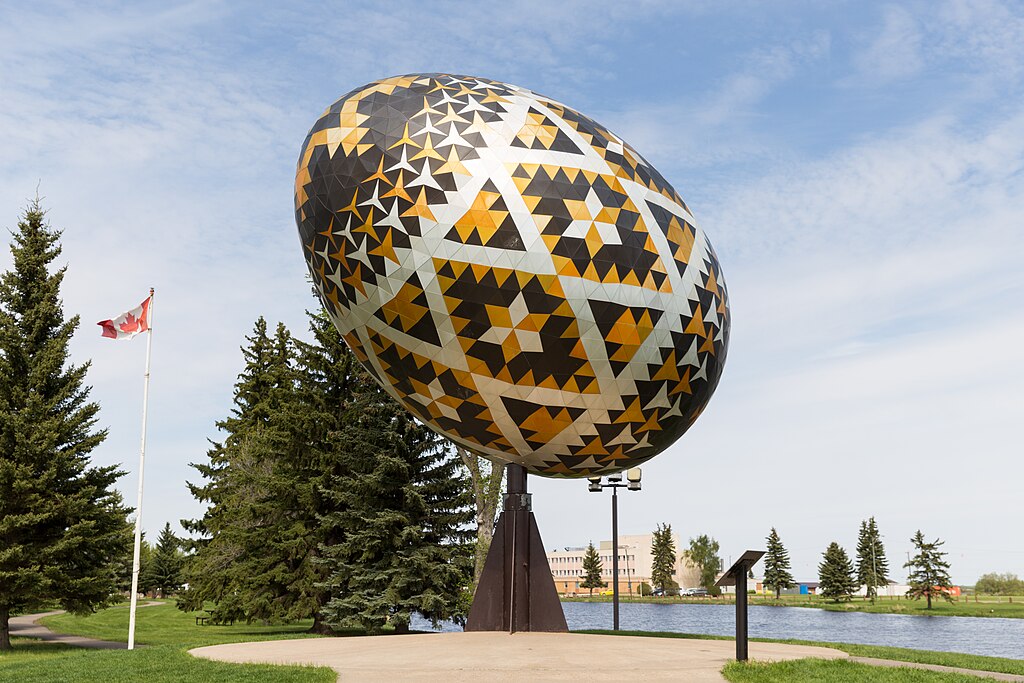 1024Px-Vegreville Pysanka (33993647034)