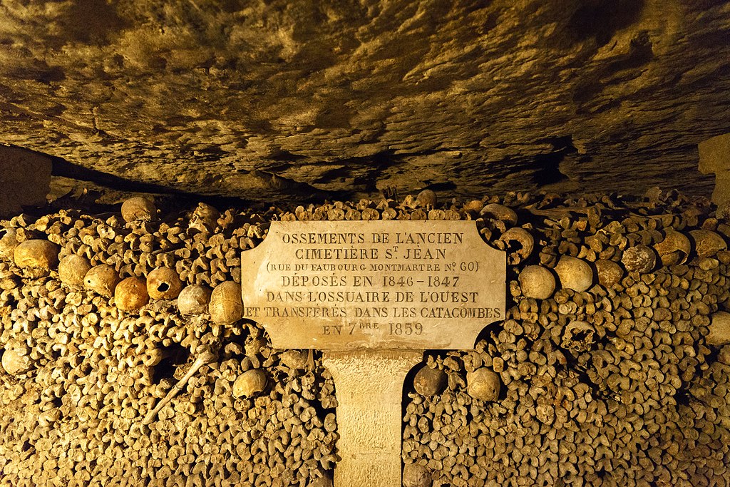 1024Px-Paris Catacombs (34269440380)