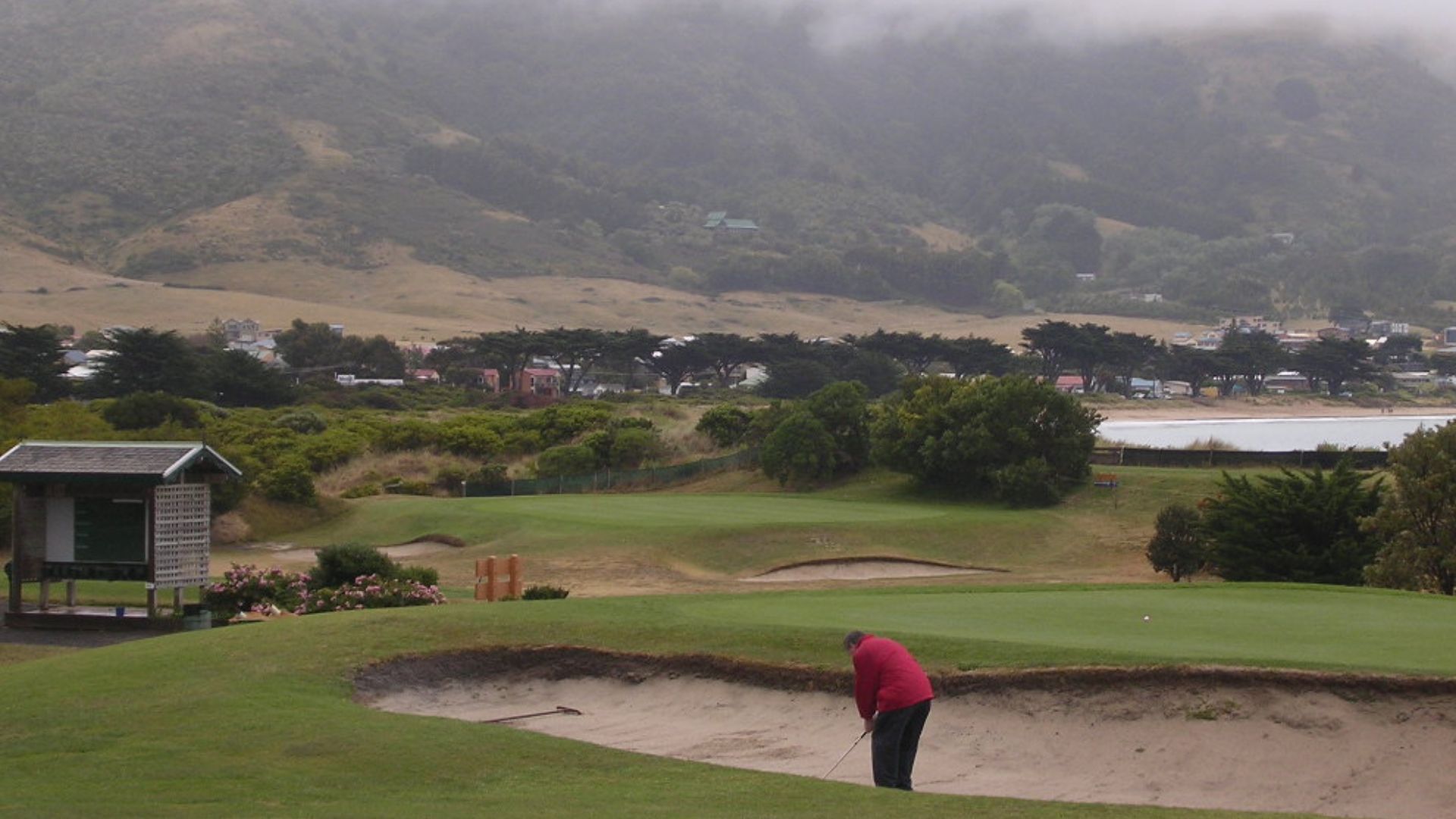 File:Coastine golf australia.jpg