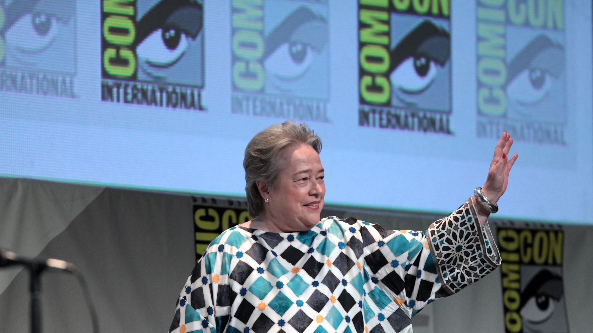 File:SDCC 2015 - Kathy Bates (19730757272).jpg