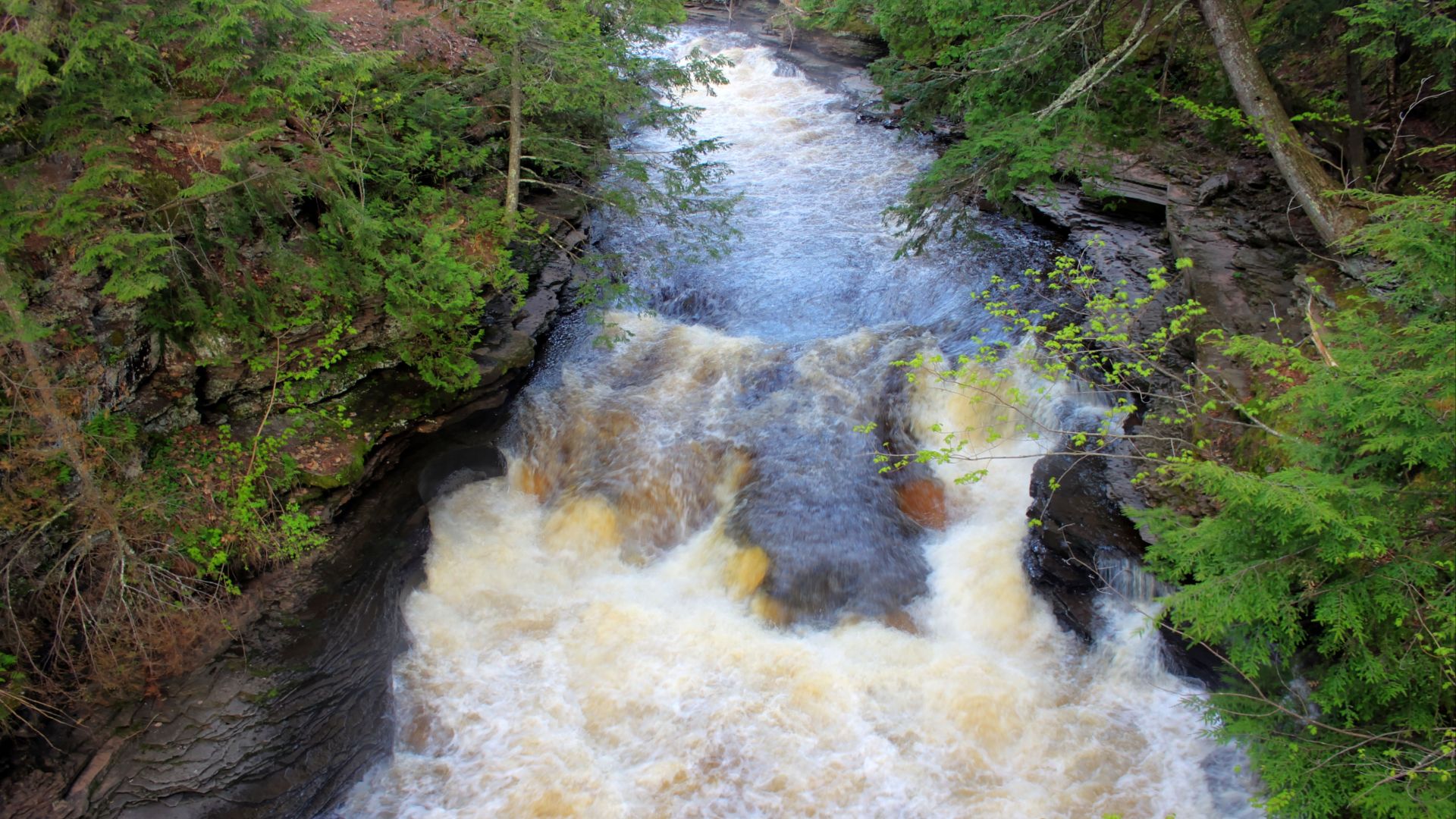 File:Gfp-michigan-porcupine-mountains-state-park-rushing-water.jpg
