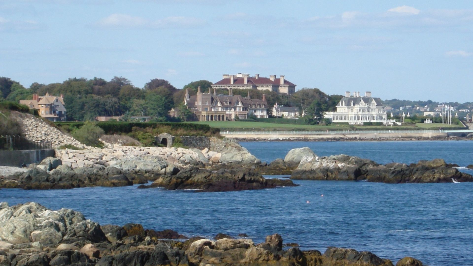 File:Newport Cliff Walk 2007.jpg