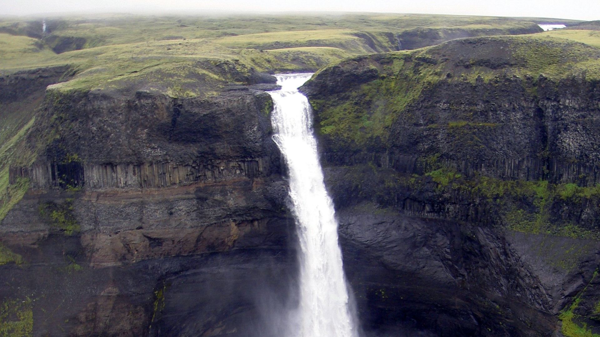 File:Haifoss fall in Iceland 2005.JPG
