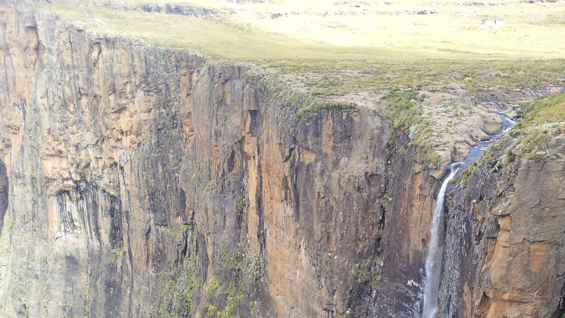File:Tugela Falls drop-off.jpg