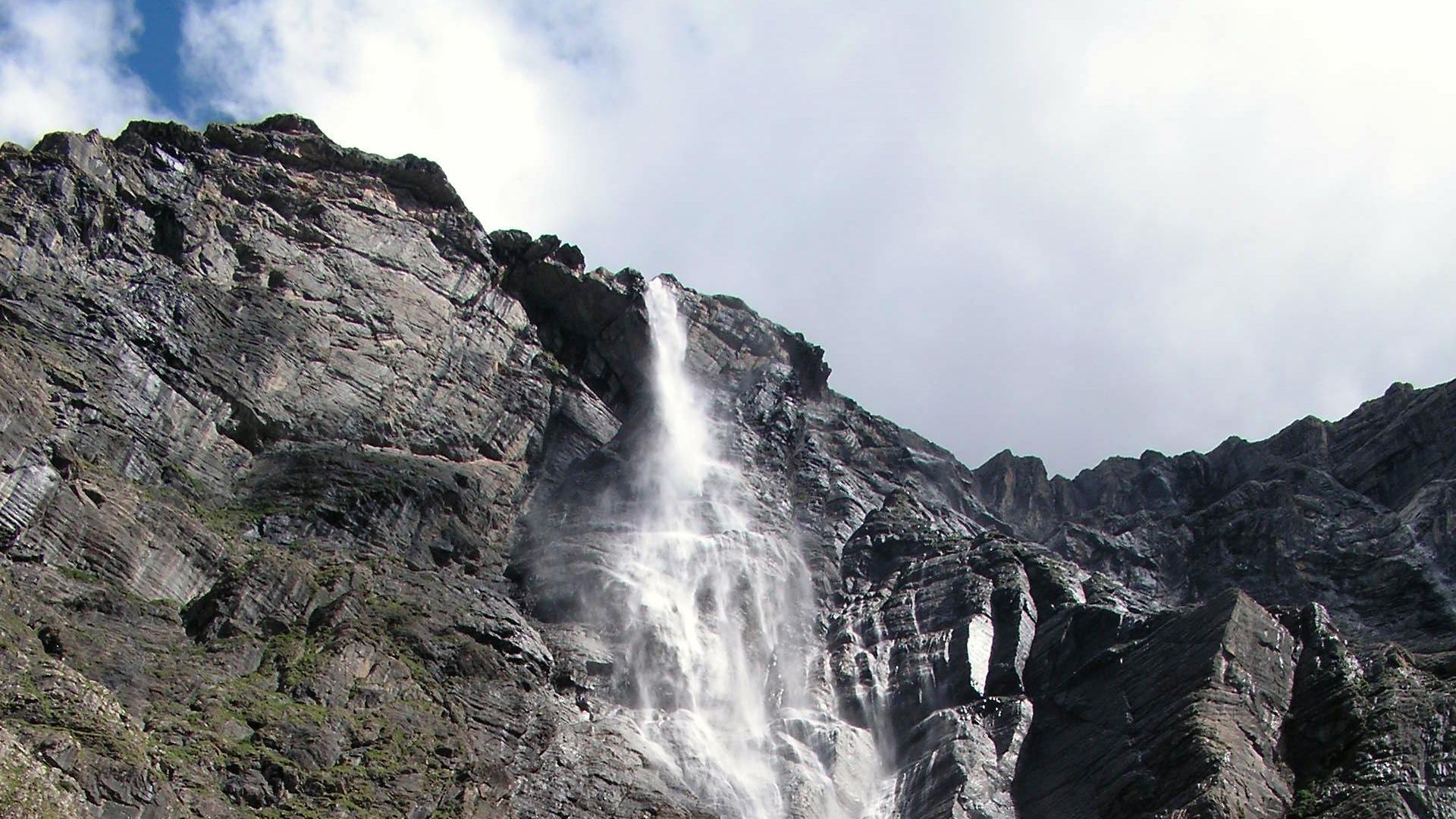 File:Gavarnie Falls.JPG