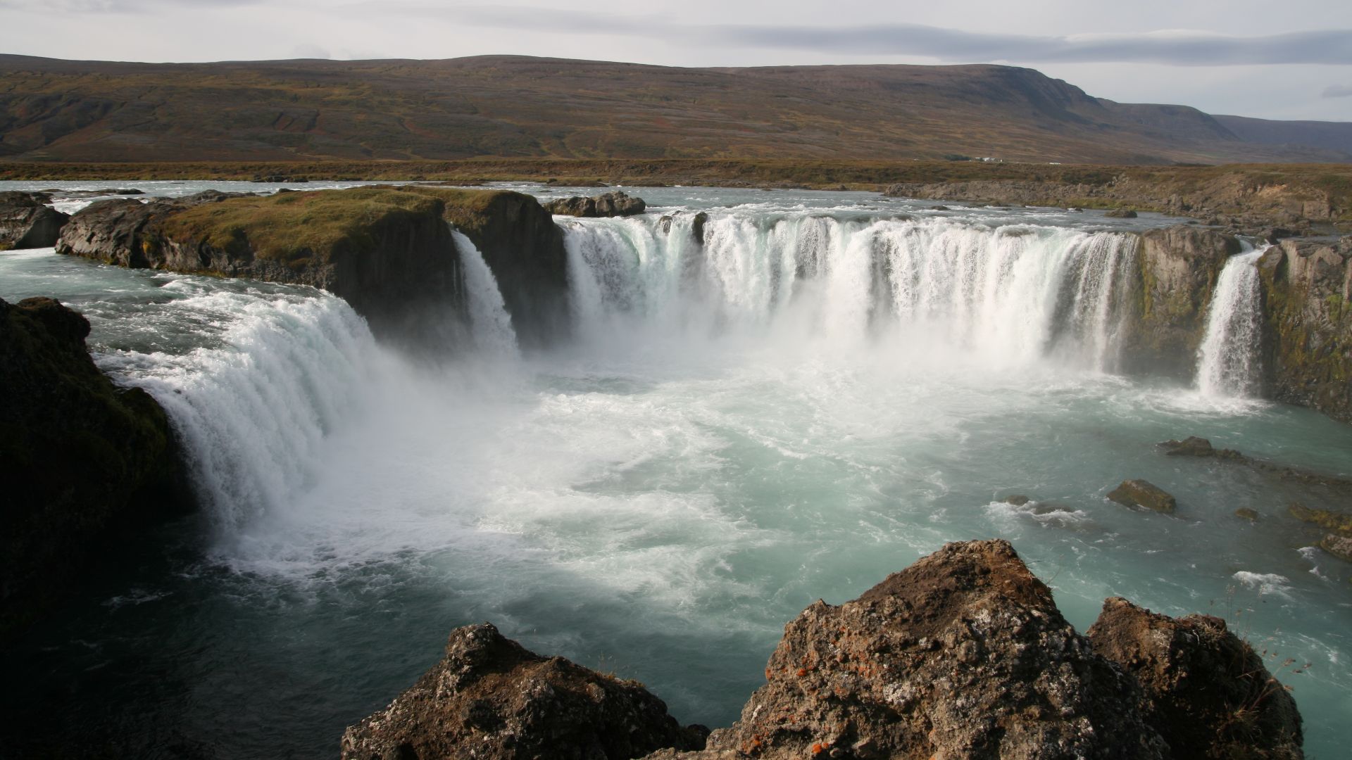 File:Goðafoss Island.jpg