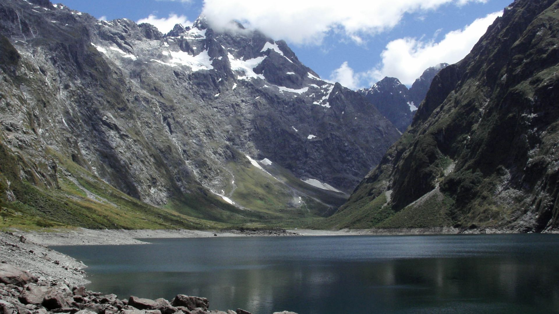 File:Fiordland Lake Marian.jpg