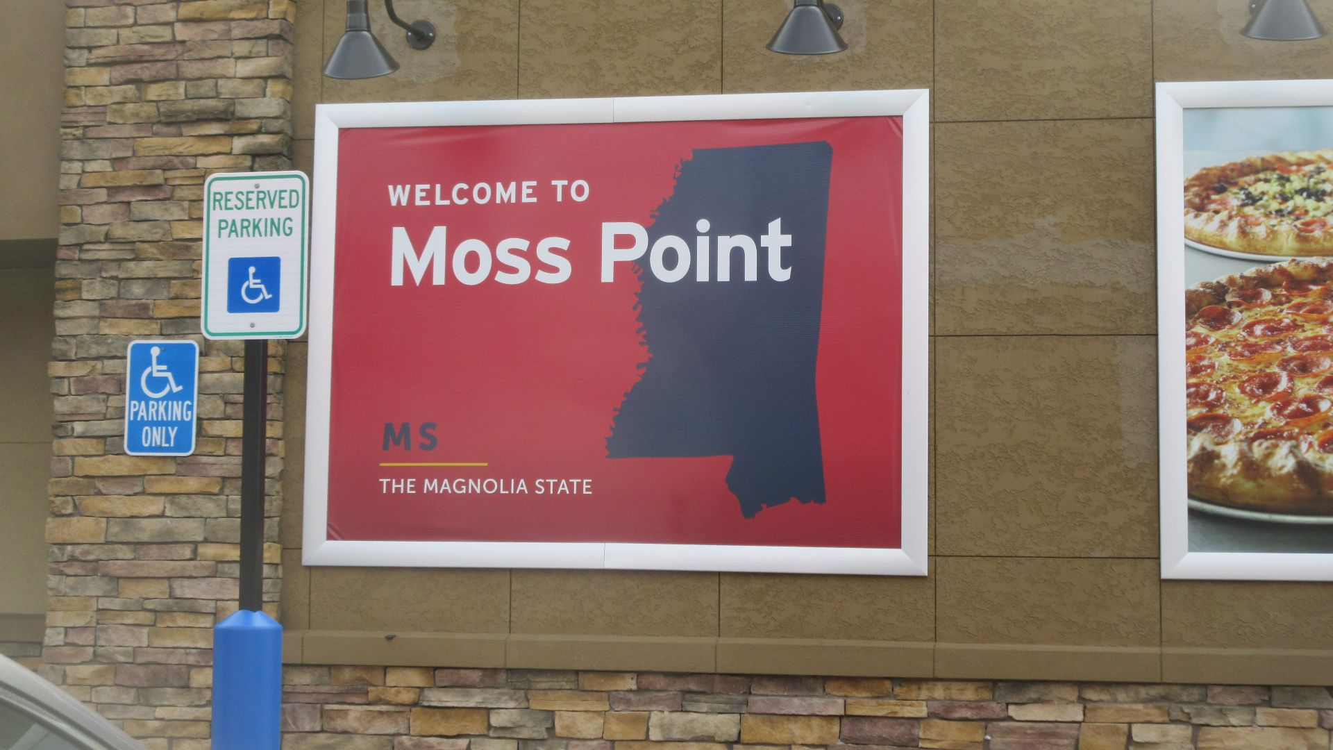 File:Moss Point Mississippi Pilot Gas Station 28 August 2021 - 01.jpg