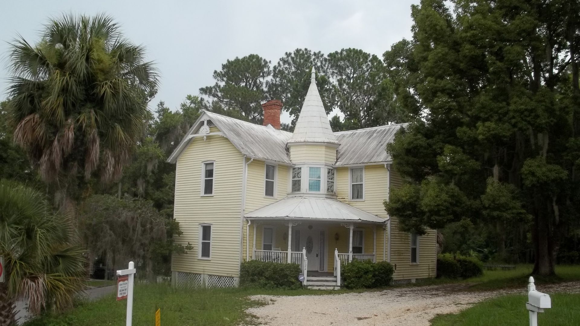 File:Brooksville FL interesting house01.jpg