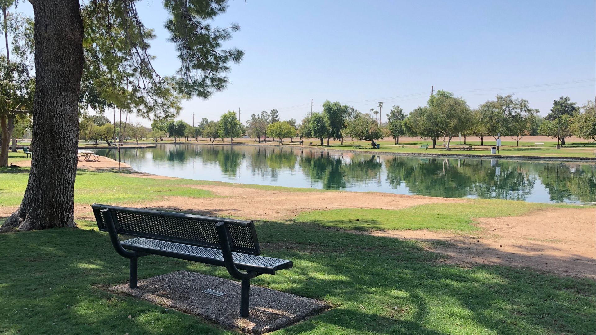 File:Chaparral Lake is located in Chaparral Park Scottsdale Arizona.jpg