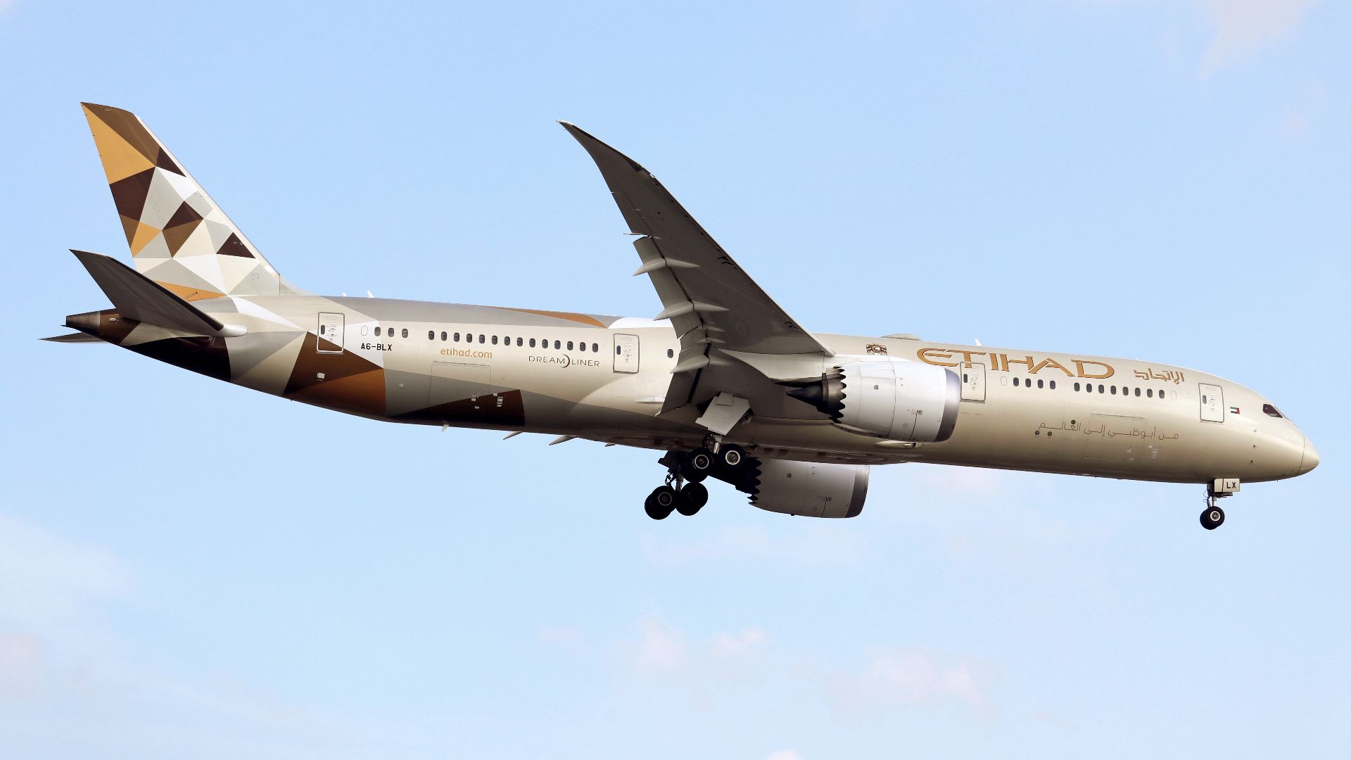 File:Etihad Airways B787-9 at Toronto Pearson Int'l Airport.jpg
