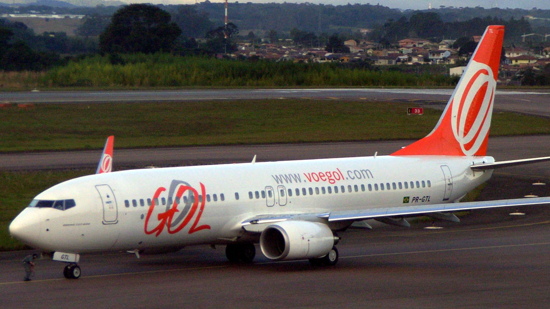 File:Gol Transportes Aéreos B737-8EH (PR-GTL) at Afonso Pena International Airport.jpg