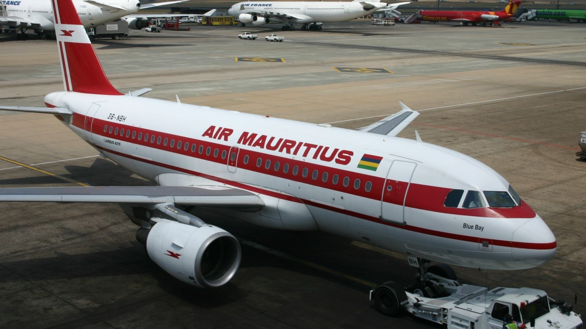 File:3B-NBH Airbus A319 Air Mauritius (7690211366).jpg