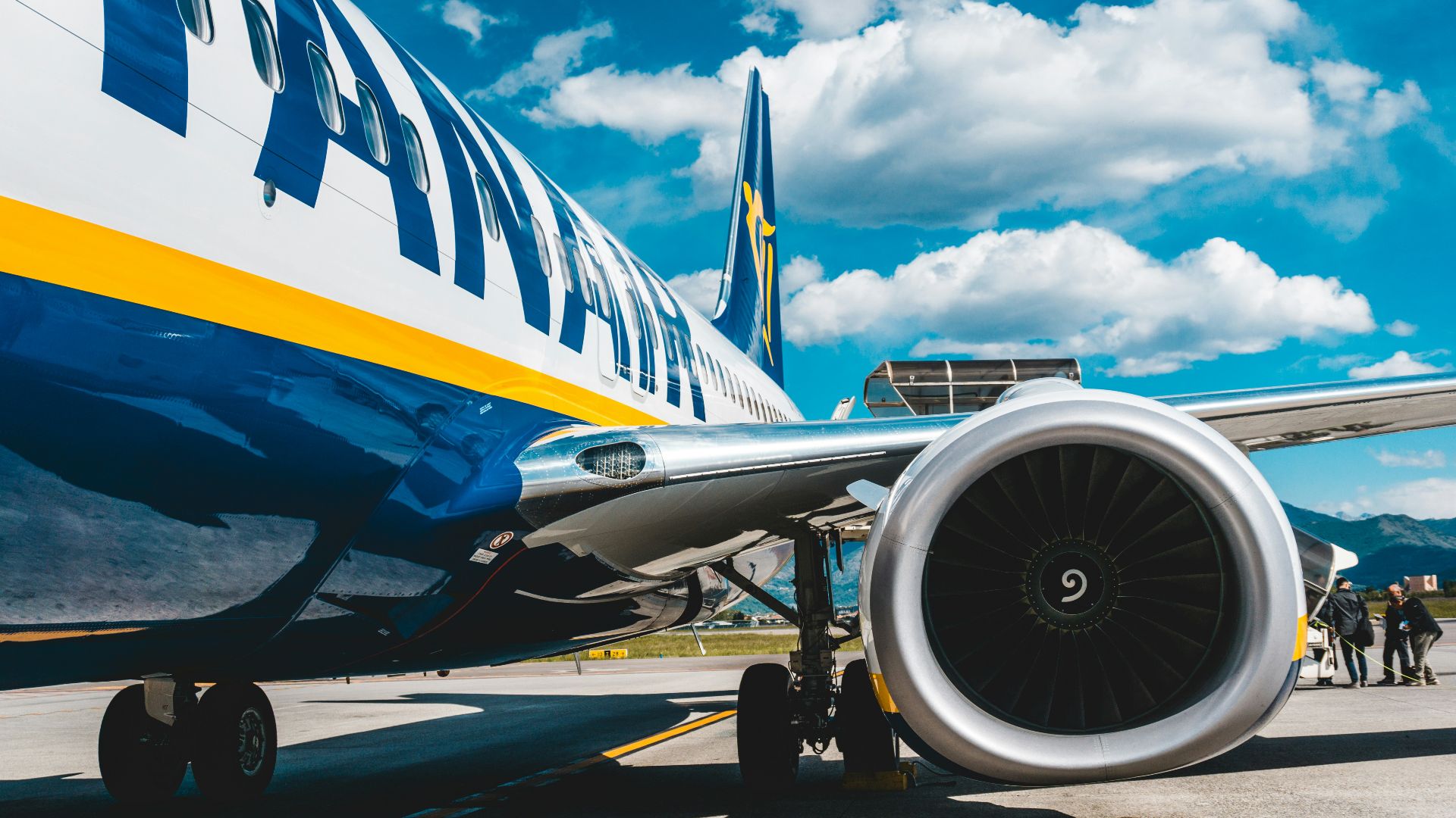 photo of blue and white passenger plane turbine