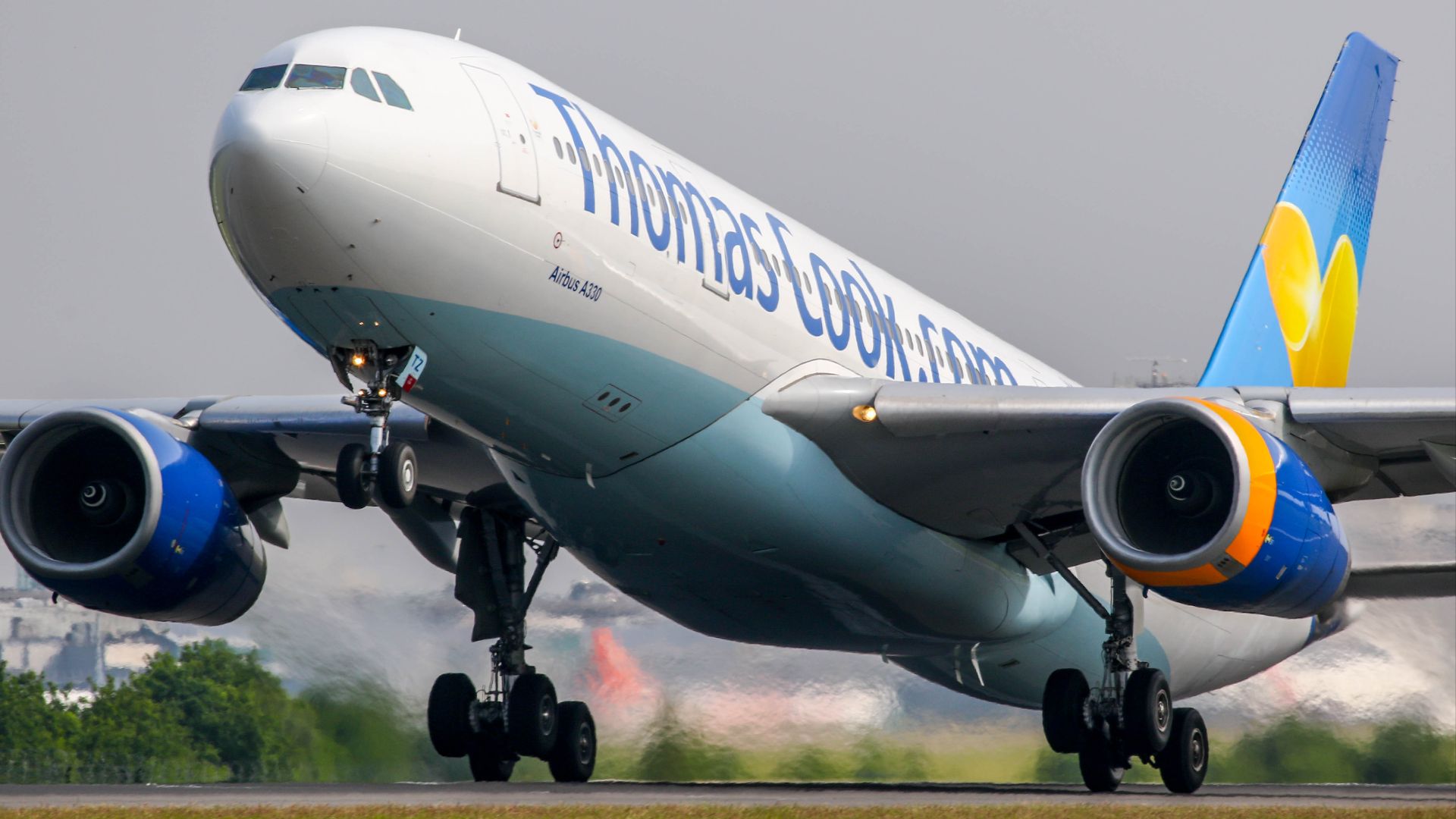 File:Thomas Cook Airlines A330-200 (G-CHTZ) @ MAN, June 2016.jpg