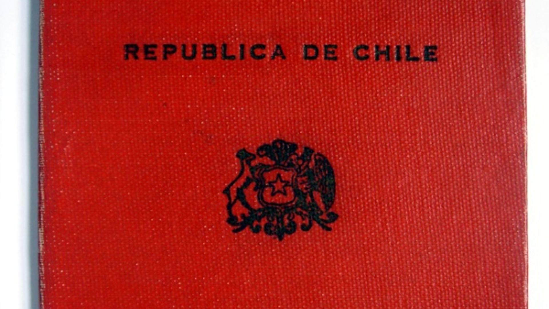 File:Chilean official passport 1957.JPG