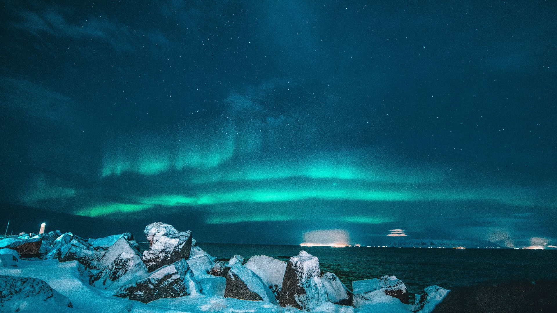 landscape photo of Aurora lights