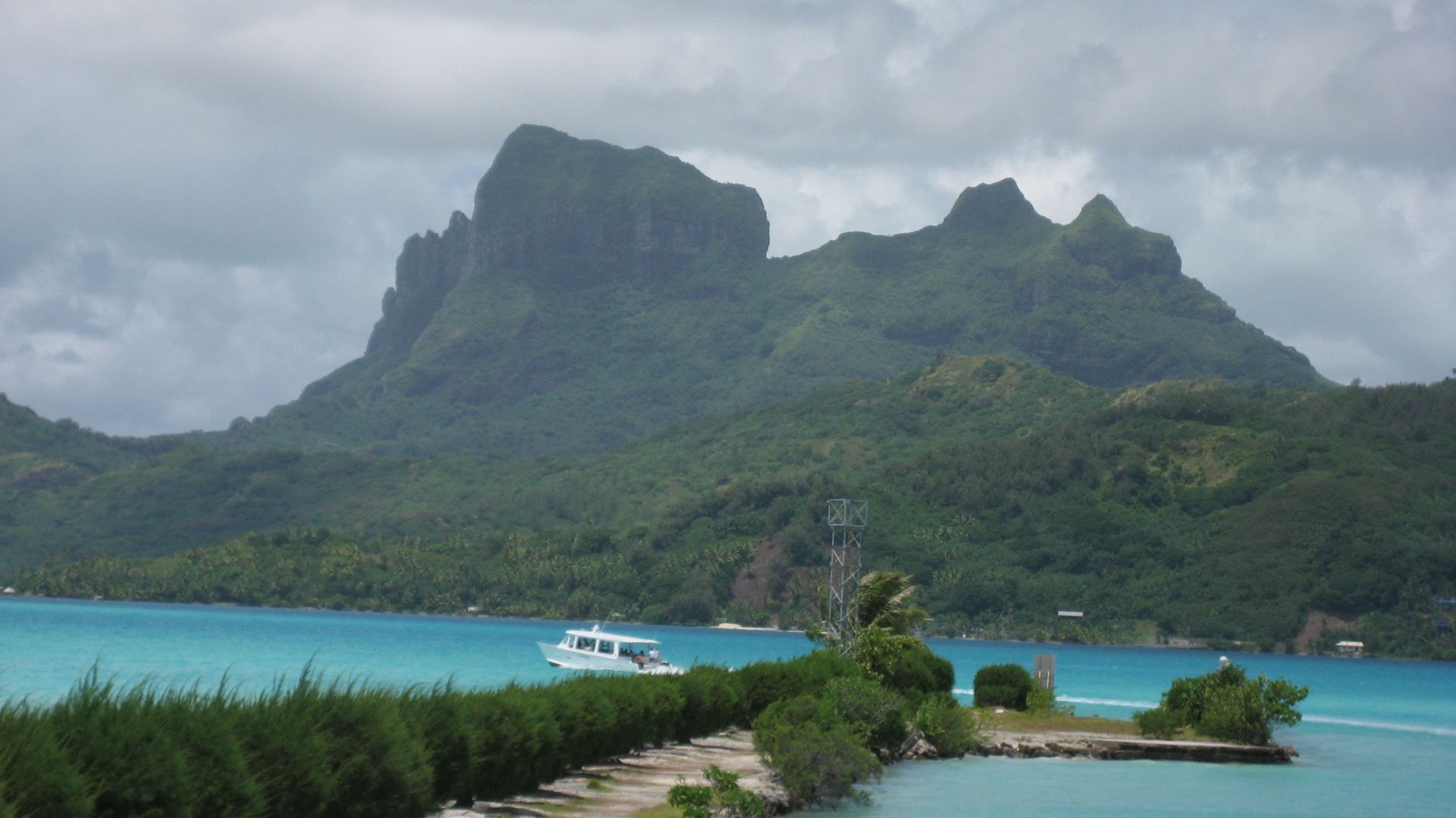 File:The lagoon really is this blue - panoramio.jpg