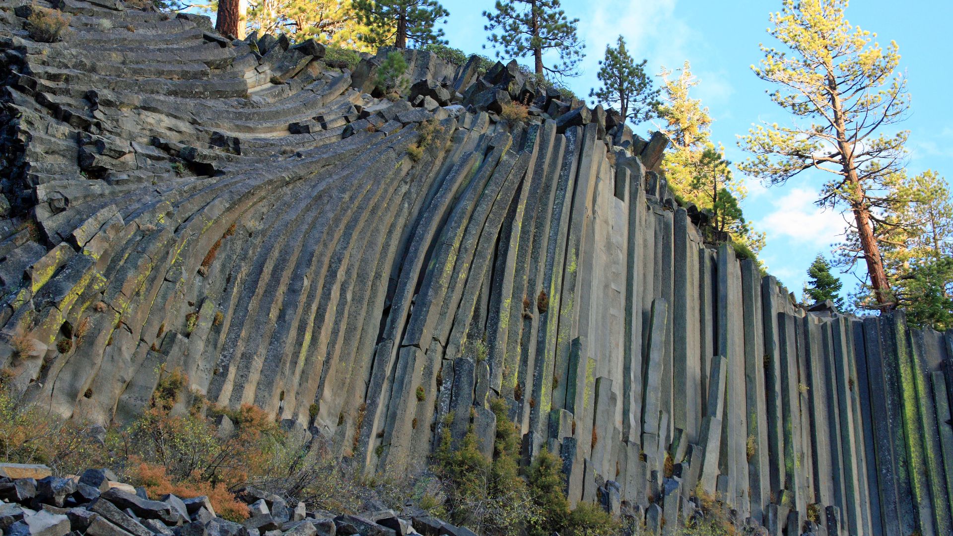 File:Devils Postpile National Monument near Mammoth Lakes.jpg