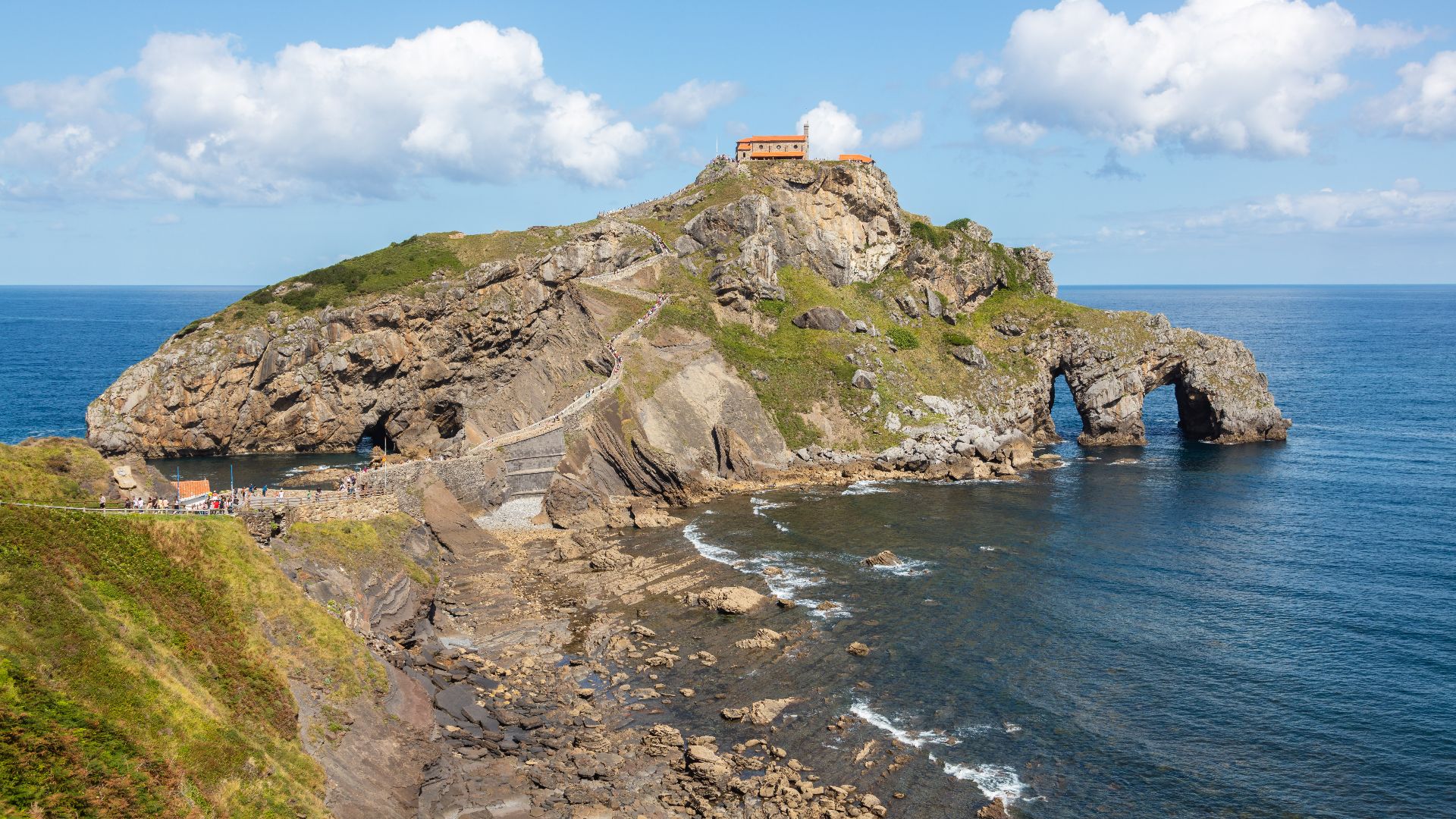 File:Gaztelugache, Bermeo, País Vasco, España, 2019-08-13, DD 14.jpg