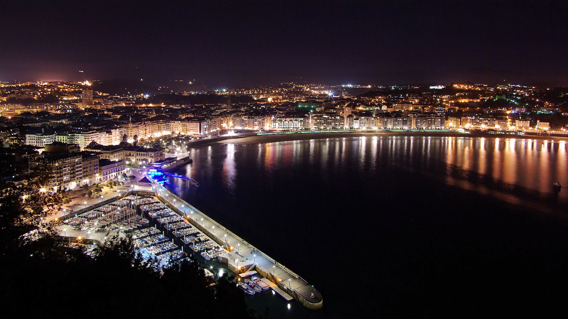 File:San Sebastian at night from Monte Urgull.jpg