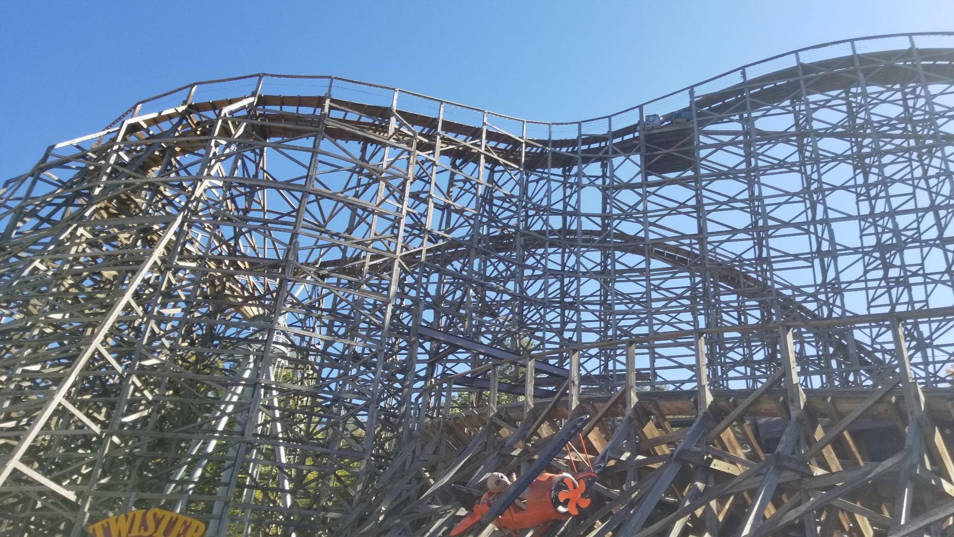 File:Knoebels Twister Swoop Curve.jpg
