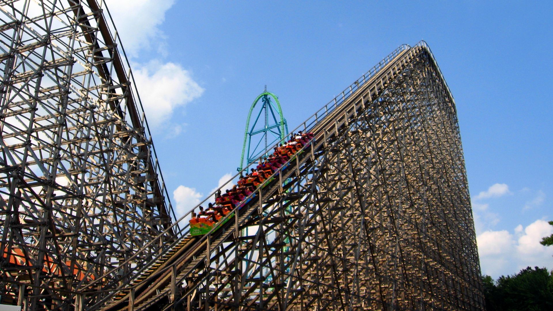 File:El Toro train on lift hill.jpg
