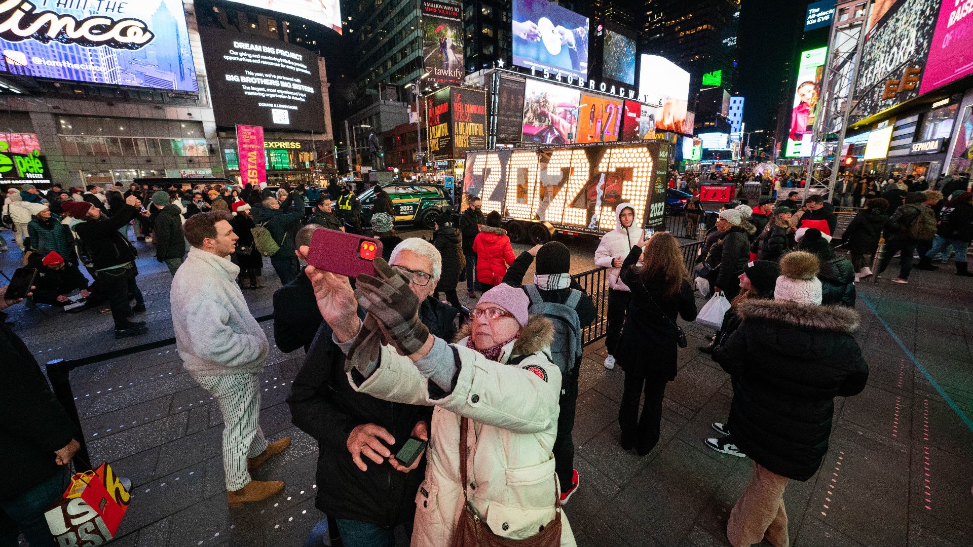 File:Times Square New Year's Eve 2023 Numbers Ball drop (52580001173).jpg