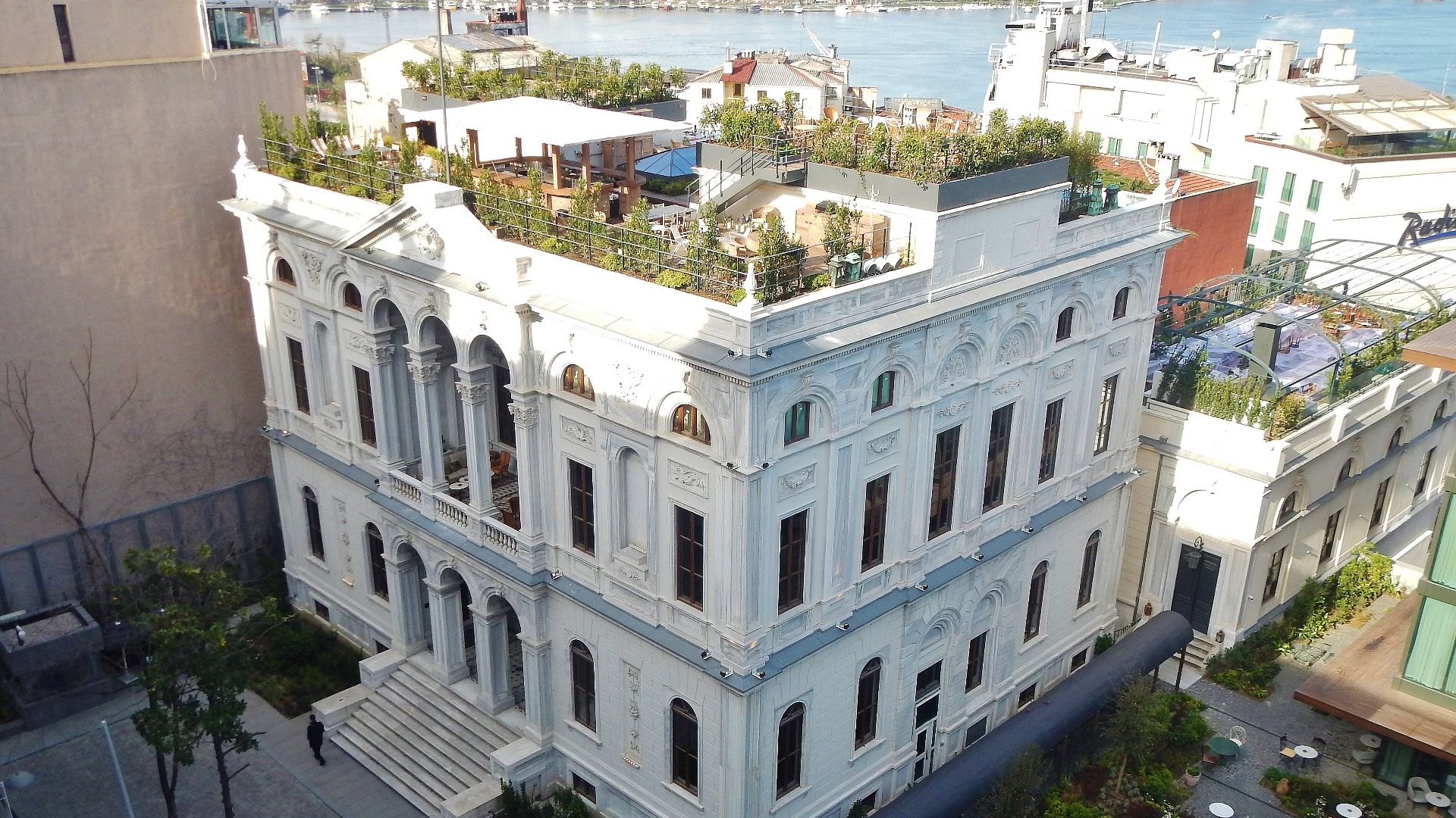 File:Cecconi's in Istanbul - panoramio (1).jpg