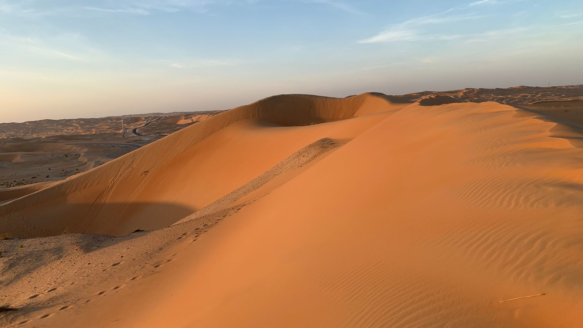 File:The massive sand dunes of Rub Al Khali.jpg