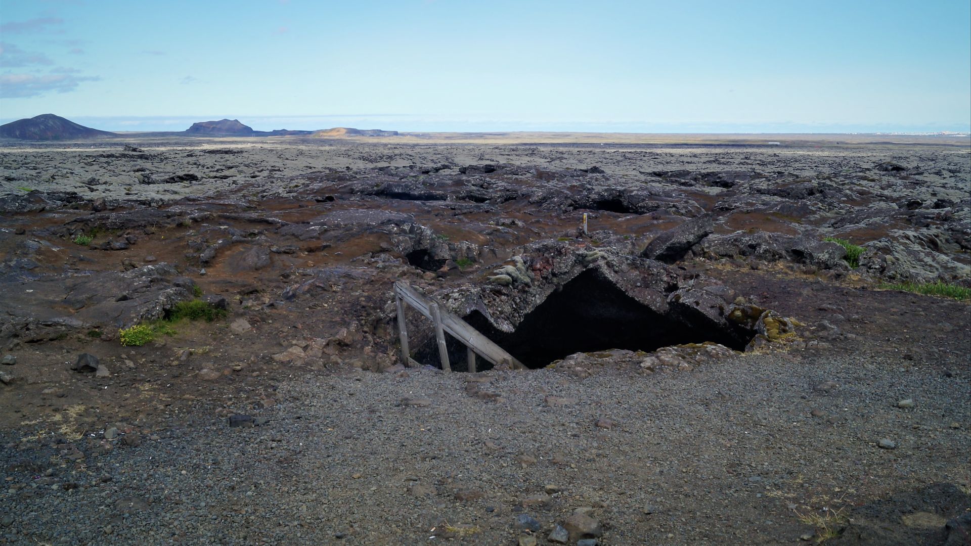 File:Dollan Lava Cave in Iceland Entrance.jpg