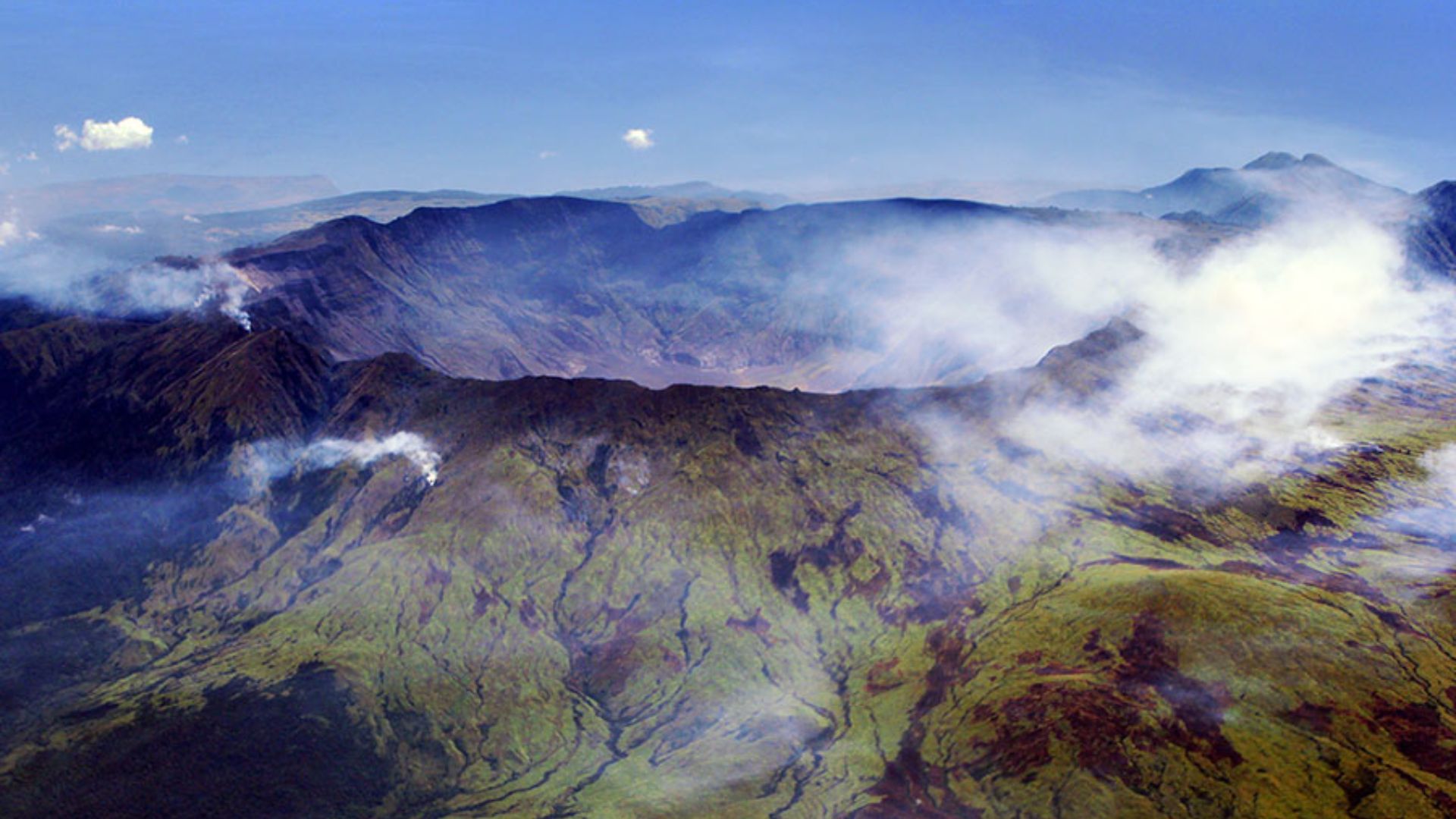 File:Caldera Mt Tambora Sumbawa Indonesia.jpg