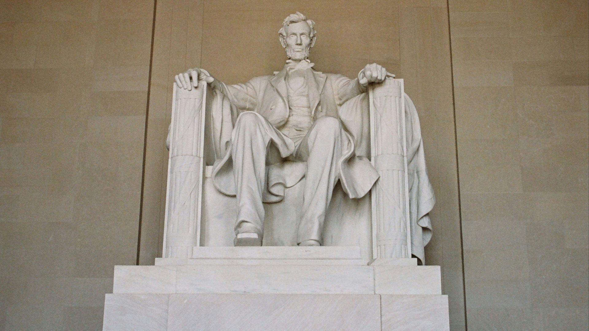 a statue of abraham lincoln in front of the lincoln memorial