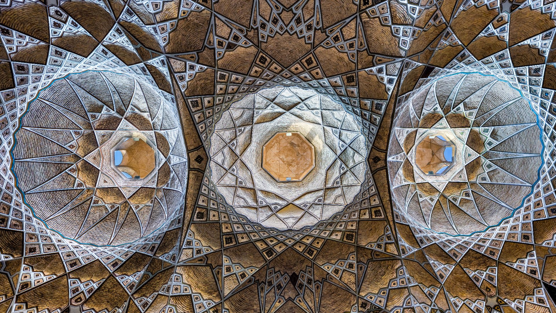 File:Roof of the qom grand bazaar.jpg