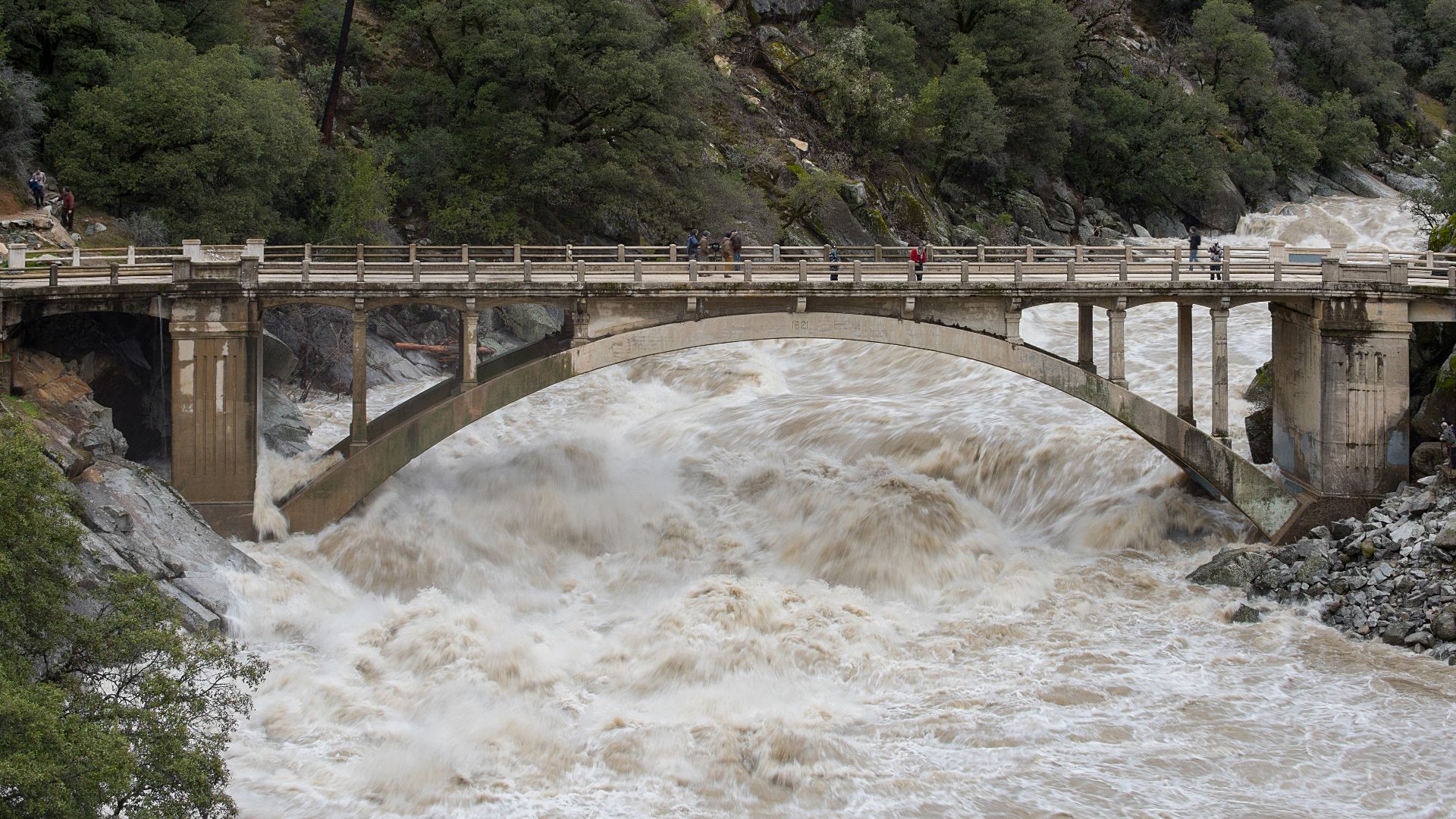 File:Flood under the Old Route 49 bridge crossing over the South Yuba River in Nevada City, California.jpg