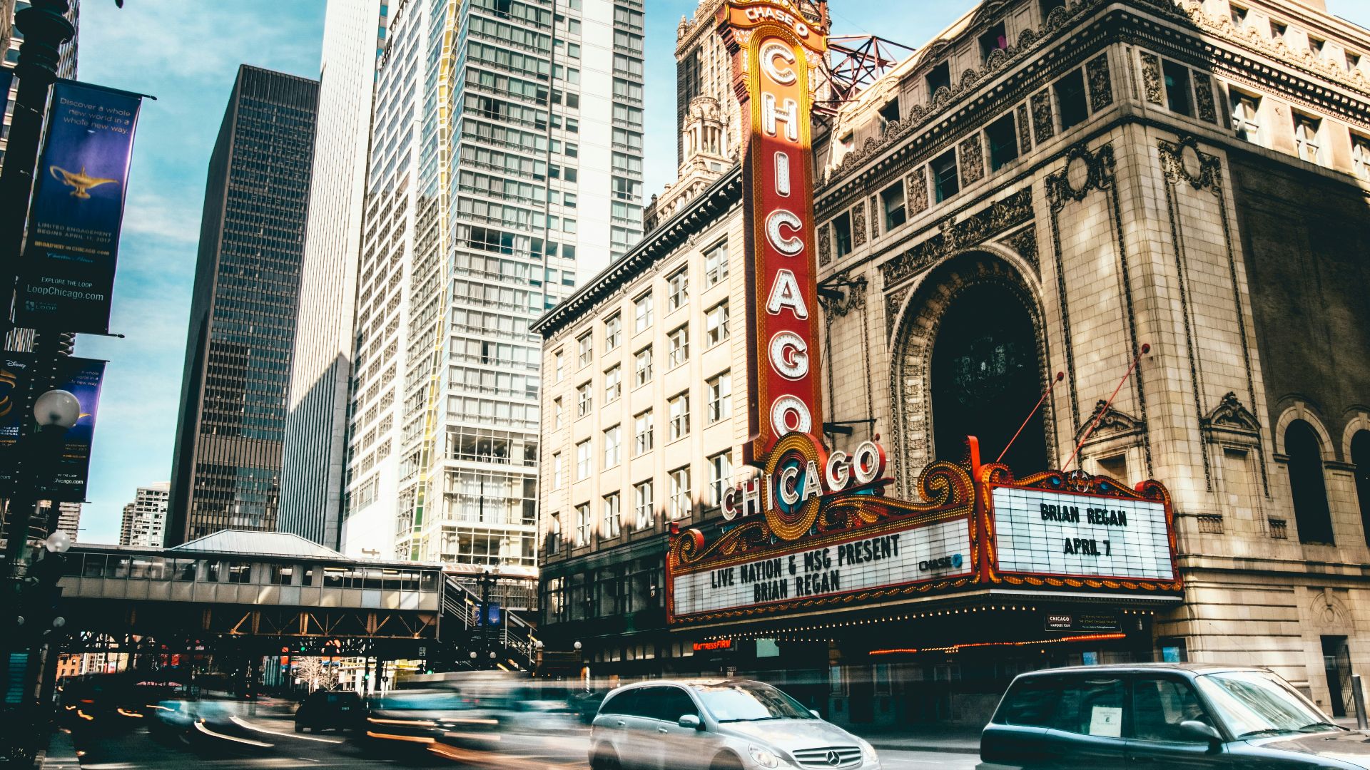 Chicago Theater in time lapse photography during daytime