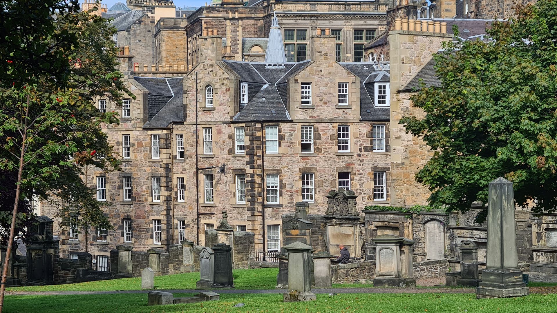 File:Greyfriars Kirkyard, Edinburgh 2.jpg