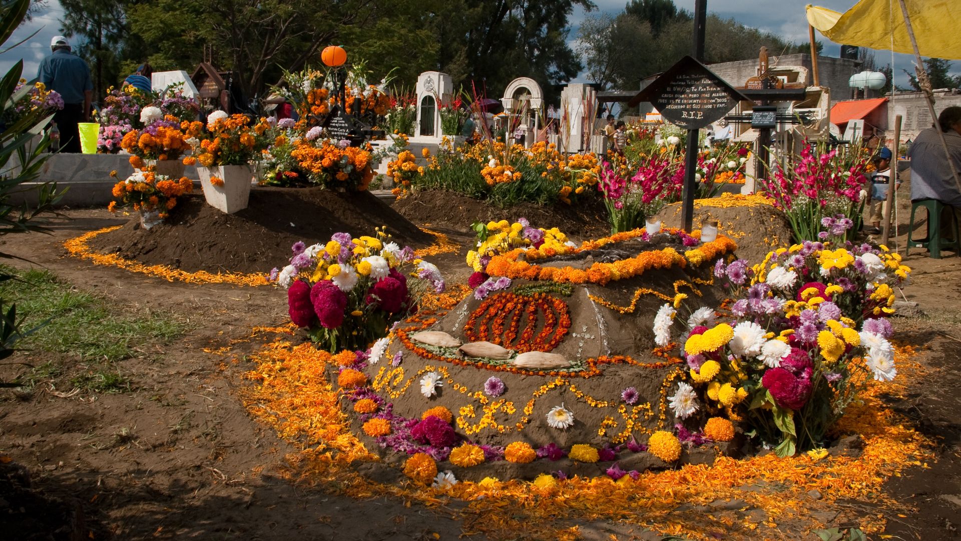 File:Day of the Dead at Tecomitl Cemetery.jpg