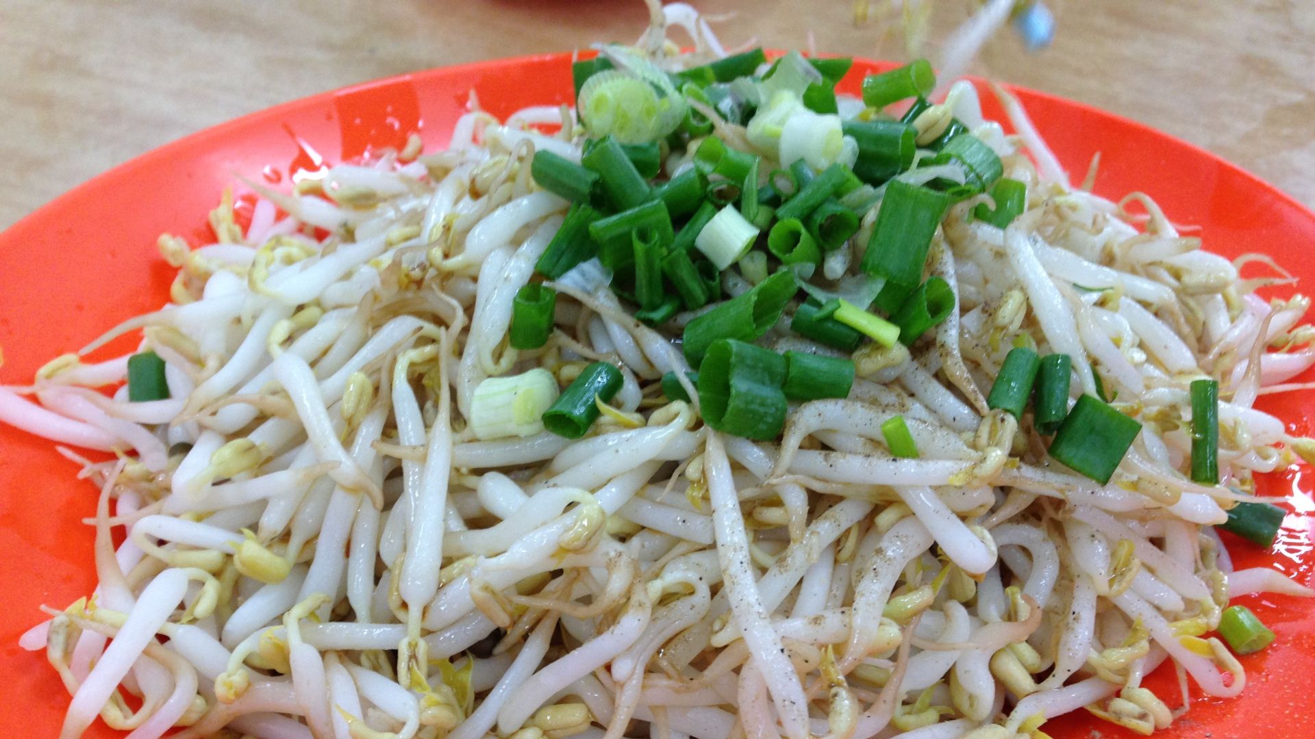 File:Bean sprouts in Ipoh.jpg