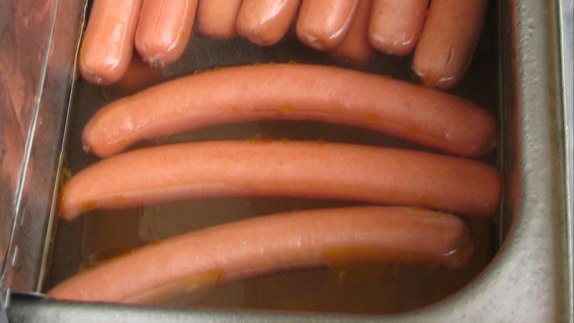 File:NYC Hotdog cart - hot dogs closeup cropped.png