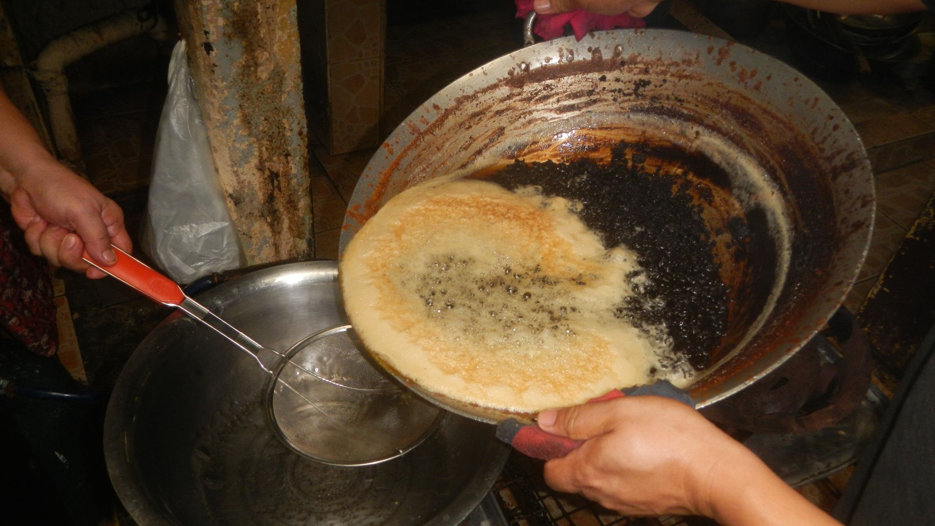 File:9129Processing and cooking of coconut healing oil in the Philippines 44.jpg