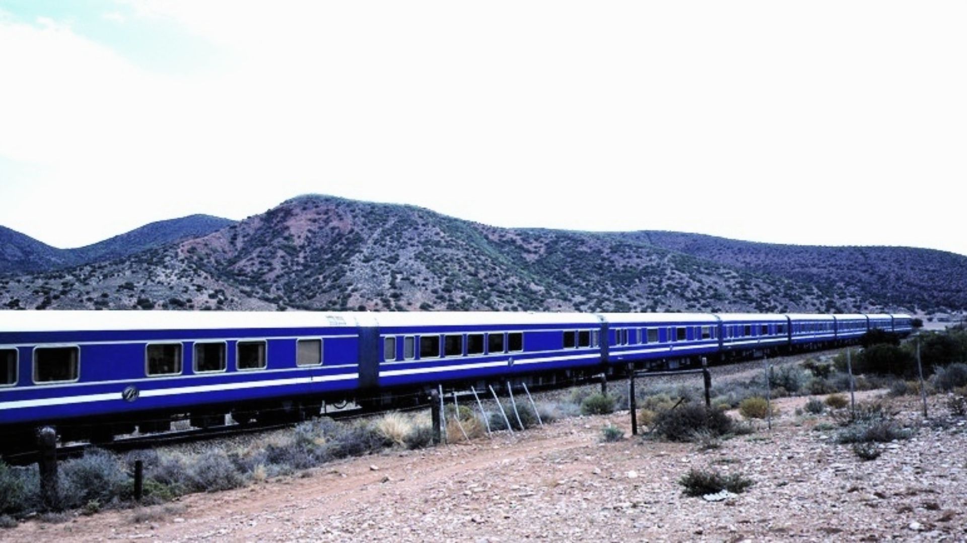 File:Blue Train passes through the Karoo.jpg