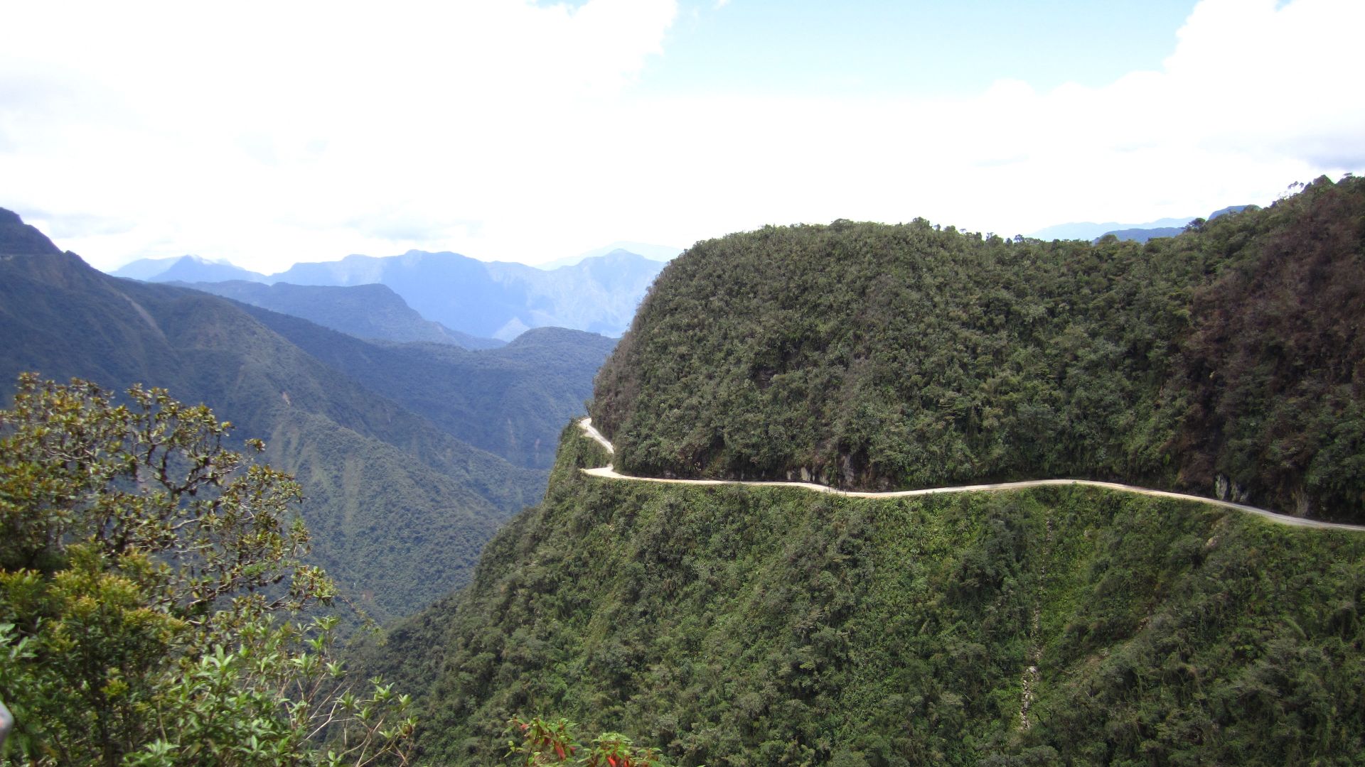 File:Yungas road-Death road (8264757023).jpg