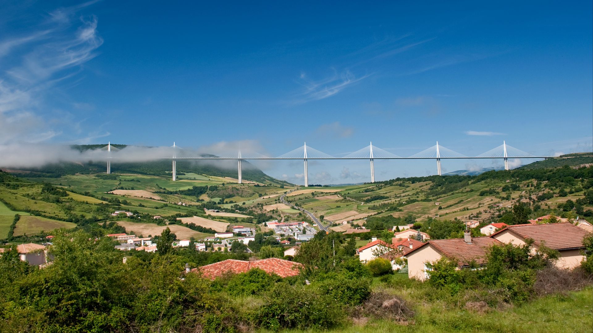 File:Creissels et Viaduct de Millau.jpg