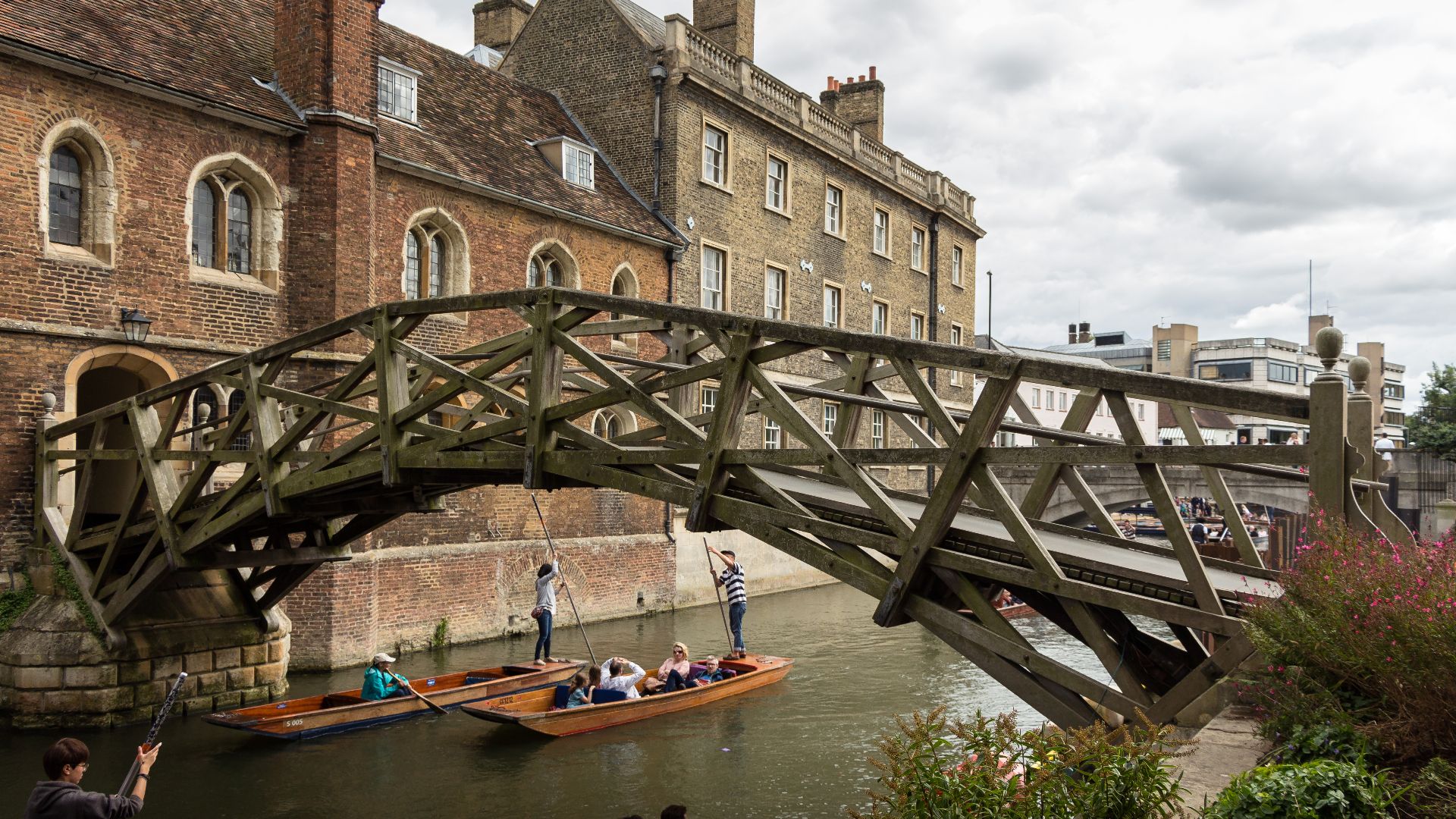 File:Queens' College - Mathematical Bridge.jpg